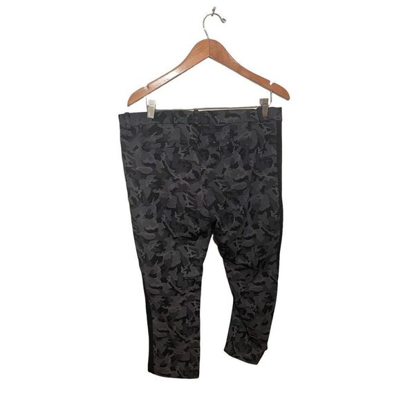 Billy T Camo Trouser Pants‎ Womens Size 12 Stretch Ponte Knit Cropped Pockets - Picture 2 of 5